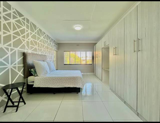 2 BEDROOM APARTMENT FOR SALE IN FLORIDA LAKE